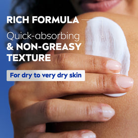 Lotion NIVEA Essentiellement Enrichie sur une surface en bois
