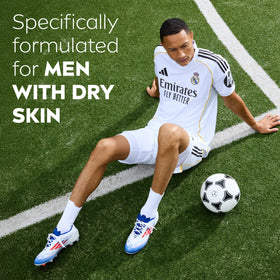 Lotion NIVEA MEN à côté d'autres produits de soin