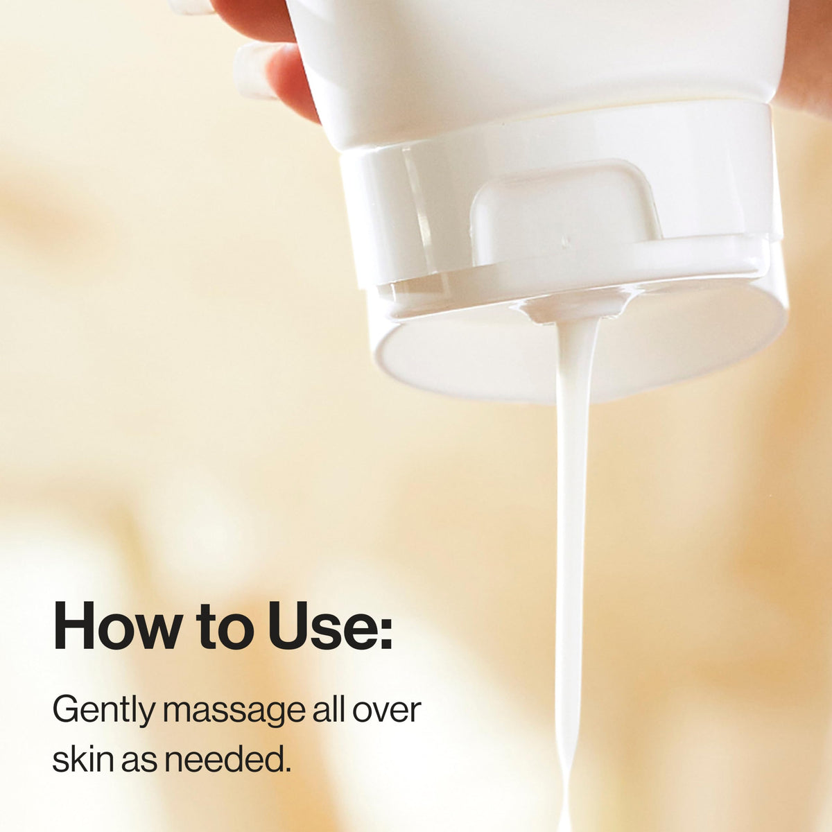 Lotion visage et corps Lavande The Honest Company avec mains l'appliquant