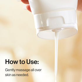 Lotion visage et corps Lavande The Honest Company avec mains l'appliquant