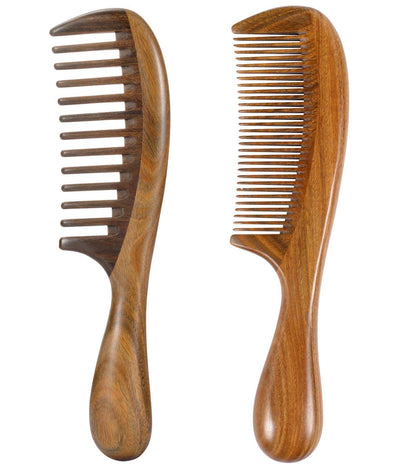 Louise Maelys peigne en bois large et fin vue de face