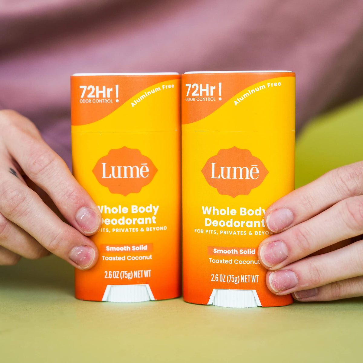 Lume Déodorant, stick solide sur une surface