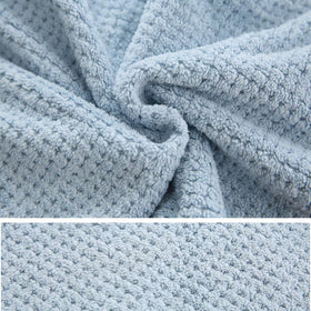 M-bestl serviette de cheveux en microfibre bleue en utilisation