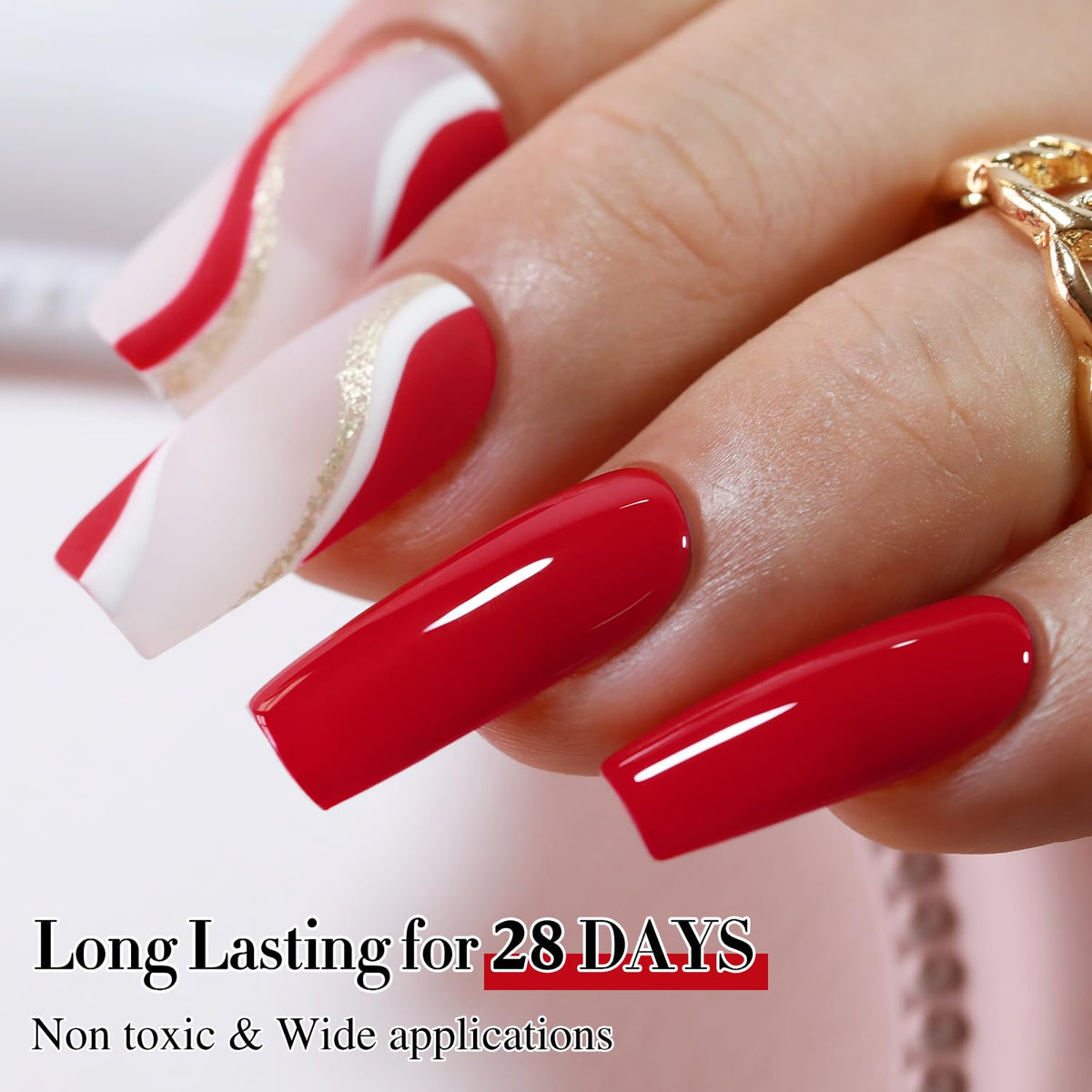 Mains avec vernis gel Double Rhythm rouge A1399 après application