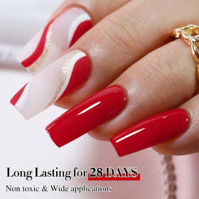 Mains avec vernis gel Double Rhythm rouge A1399 après application