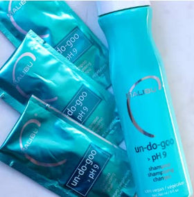 Malibu C Shampoo Clarifiant Un-Do-Goo utilisé sur cheveux mouillés