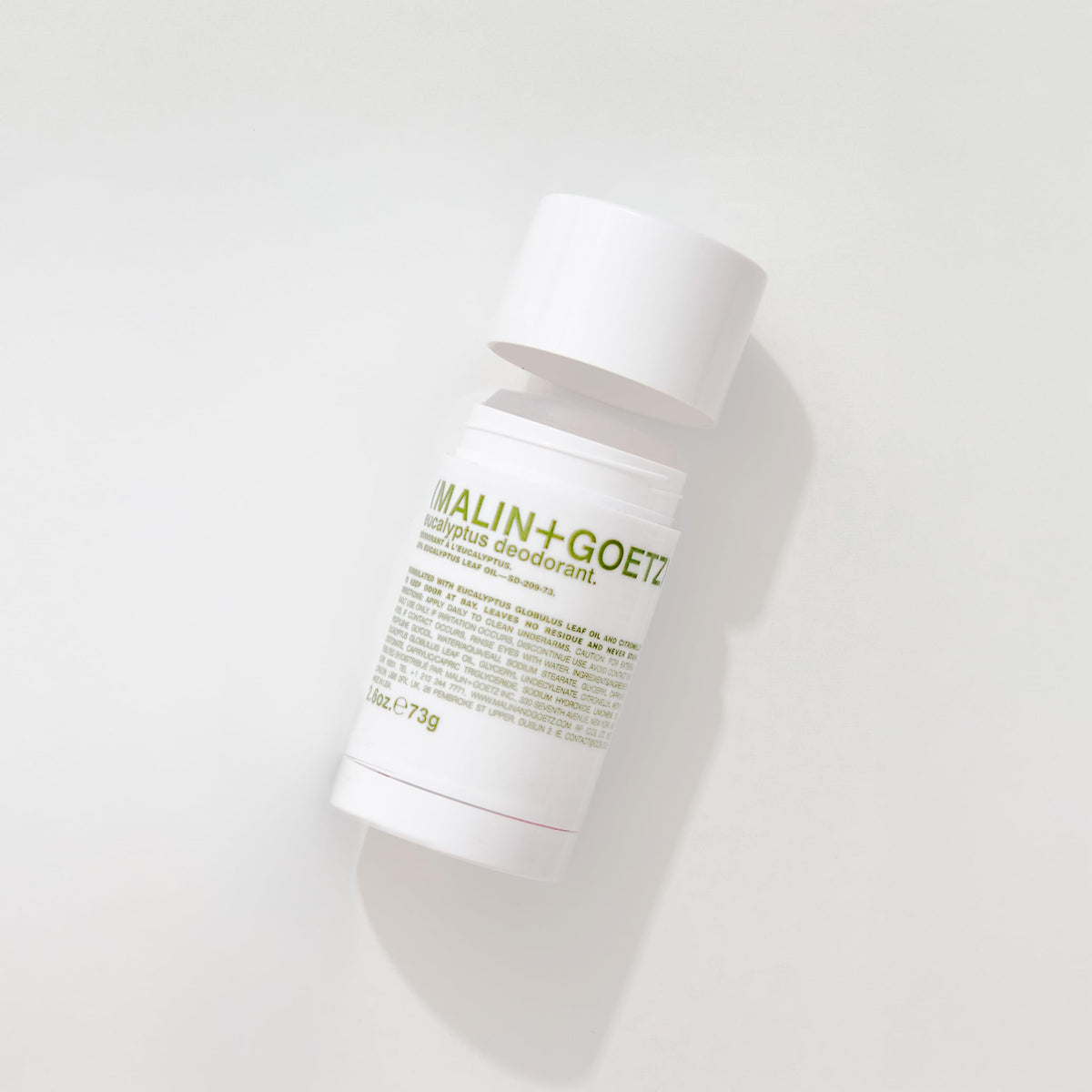 MALIN+GOETZ Déodorant Eucalyptus 2,6 fl oz près d'autres produits de soin