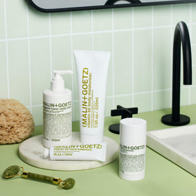 MALIN+GOETZ Gel Nettoyant Mains et Corps Bergamote 300g avec arrière-plan naturel