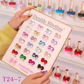 Manucure réalisée avec le kit de vernis gel Cat Eye