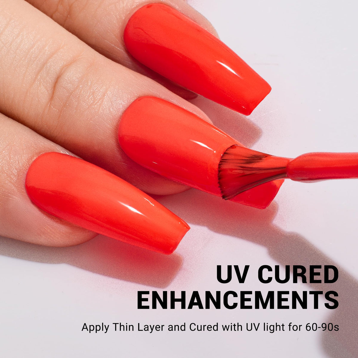 Manucure utilisant le vernis gel orange fluo MelodySusie
