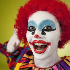 Maquillage de squelette réalisé avec la peinture corporelle noire MEICOLY