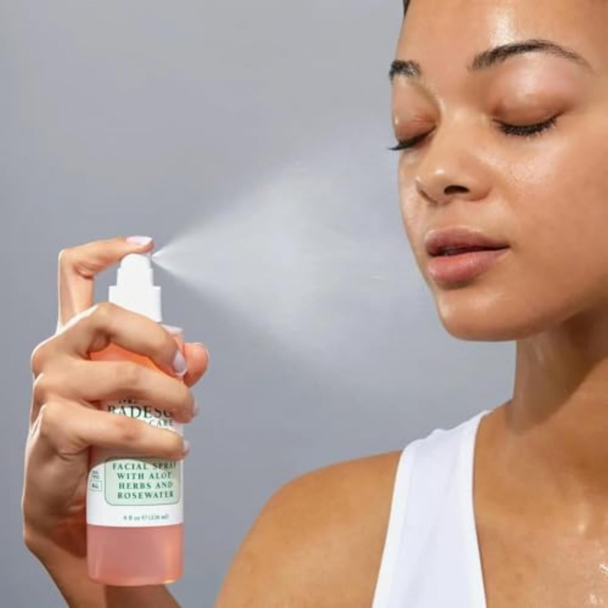 Mario Badescu Brume Visage sur fond naturel