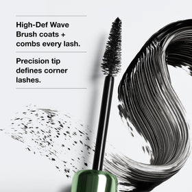 Mascara Clinique sur fond blanc, vue latérale