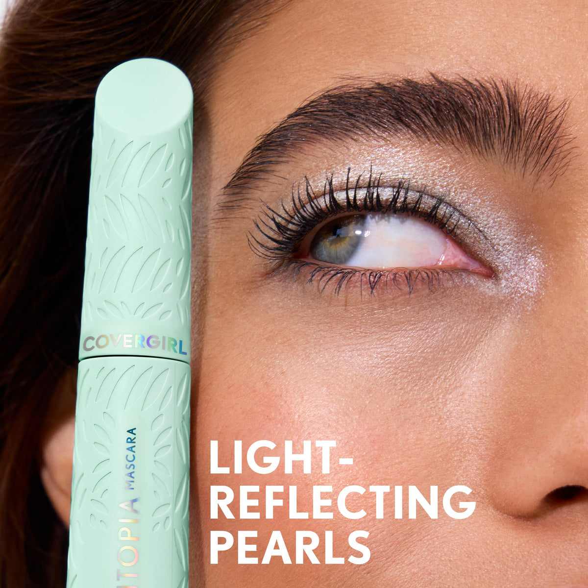 Mascara COVERGIRL Cleantopia 790 Ultramarine Black Frost avec son emballage