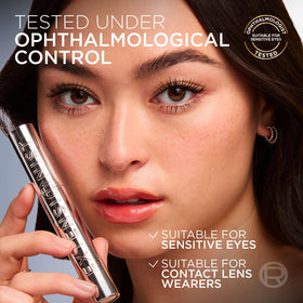 Mascara L'Oreal Paris Extensionist sur une table de maquillage