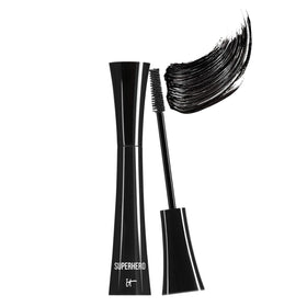 Mascara Superhero d'IT Cosmetics noir, vue avant avec brosse Power Brush
