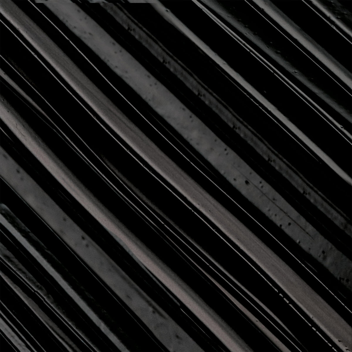 Mascara Voluminous Panorama L'Oreal Paris à côté de produits de maquillage