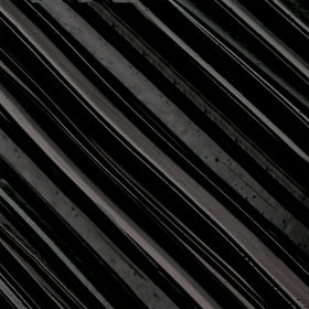 Mascara Voluminous Panorama L'Oreal Paris à côté de produits de maquillage