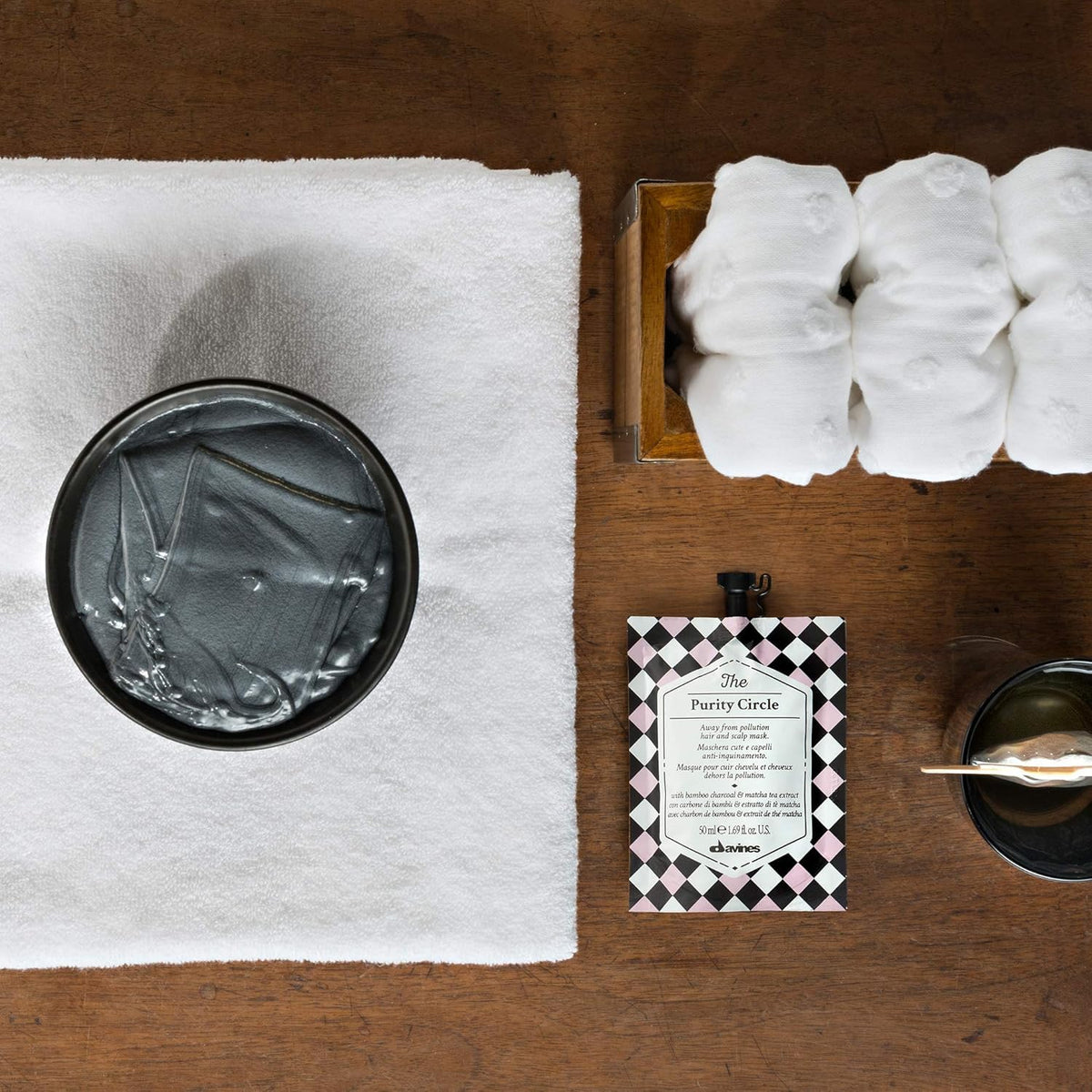 Masque Davines en utilisation dans un cadre de salle de bain