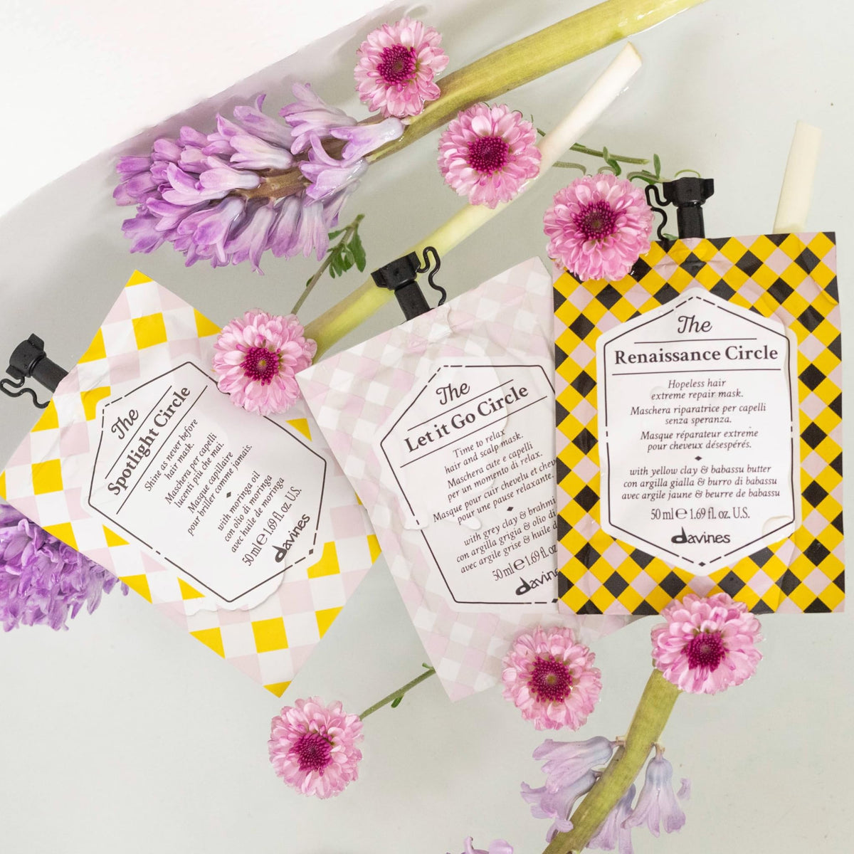 Masque Davines en utilisation dans une salle de bains
