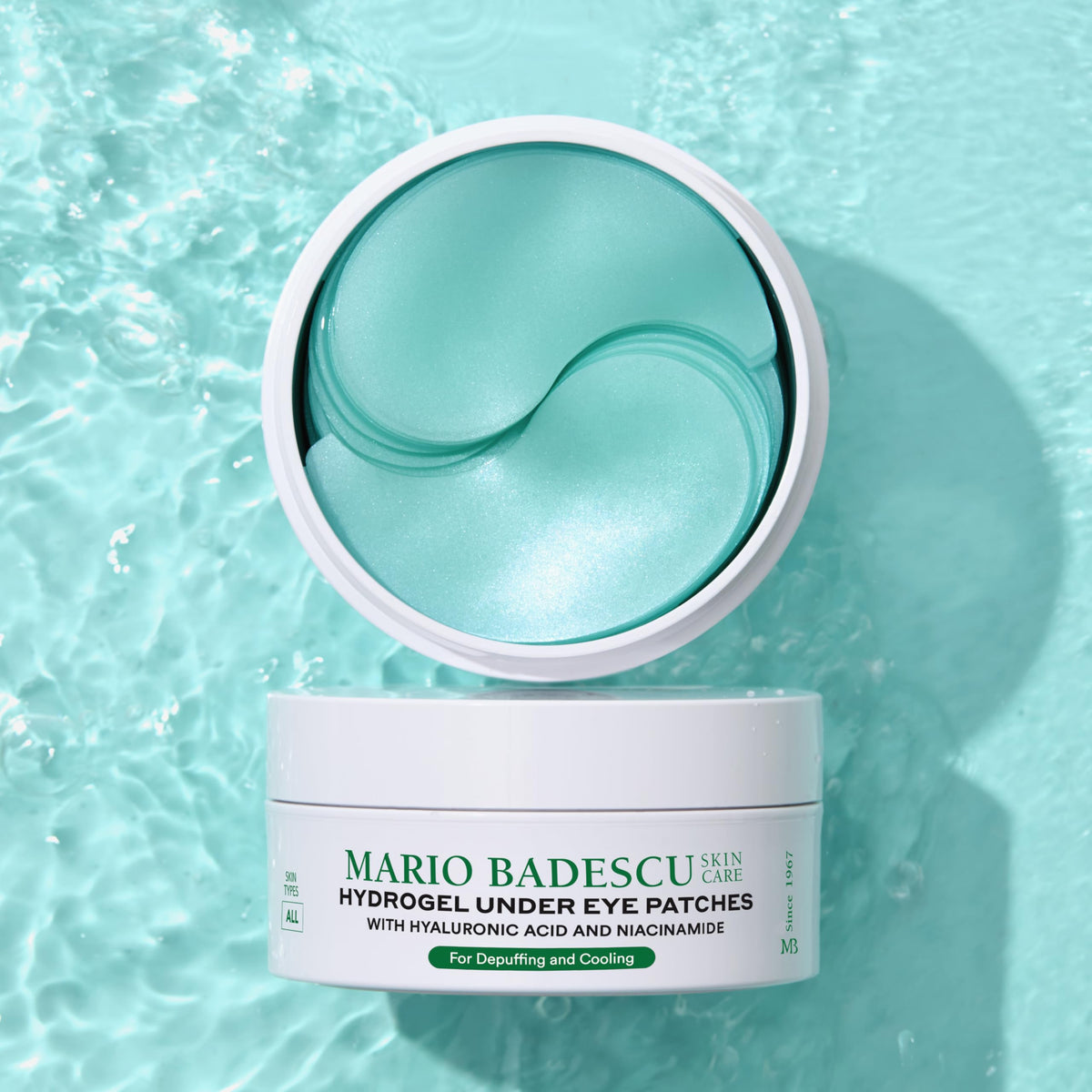 Masques hydrogel Mario Badescu sur un fond spa
