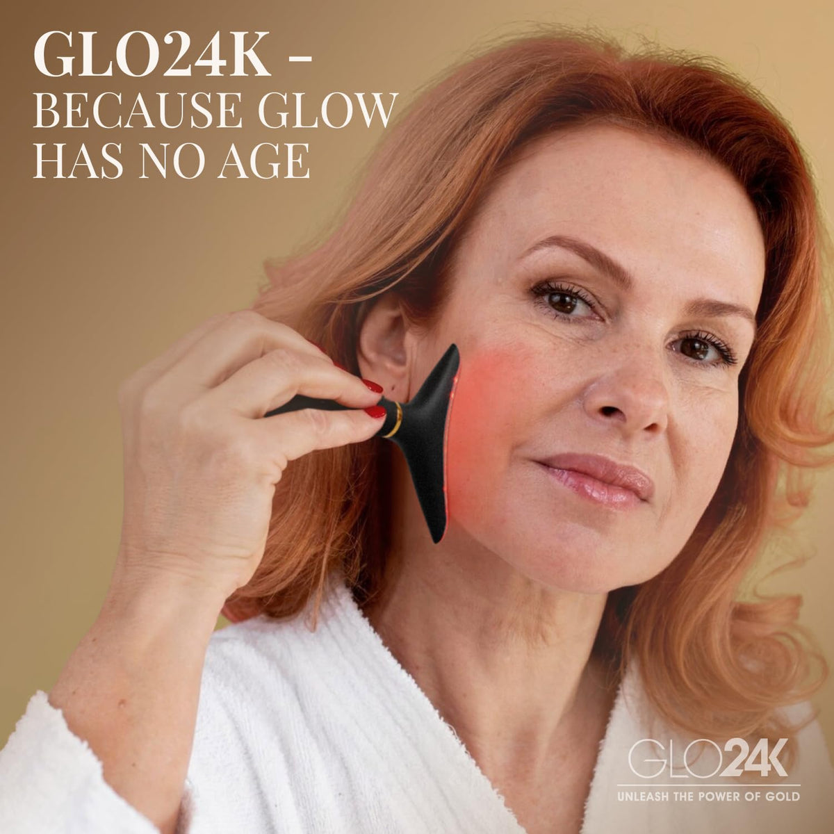 Massager GLO24K utilisé sur le cou et le visage