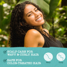 Maui Moisture Shampoo Clarifiant 440g application sur cheveux