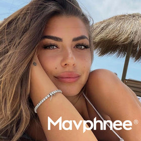 Mavphnee Kit de Cils en Pétales sur un fond de maquillage