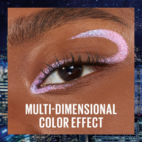 MAYBELLINE Crayon Eyeliner en application sur la ligne des cils