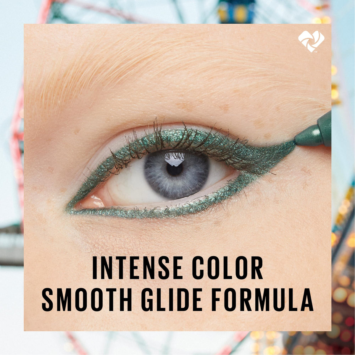 MAYBELLINE crayon eyeliner Ultra Pink avec d'autres produits de maquillage
