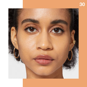 MAYBELLINE Fit Me Concealer Liquide 18g, texture sur la main