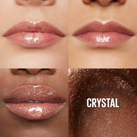 MAYBELLINE Lifter Gloss Crystal sur une main avec lumière réfléchissante
