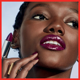MAYBELLINE Rouge à Lèvres Color Sensational à côté de fleurs