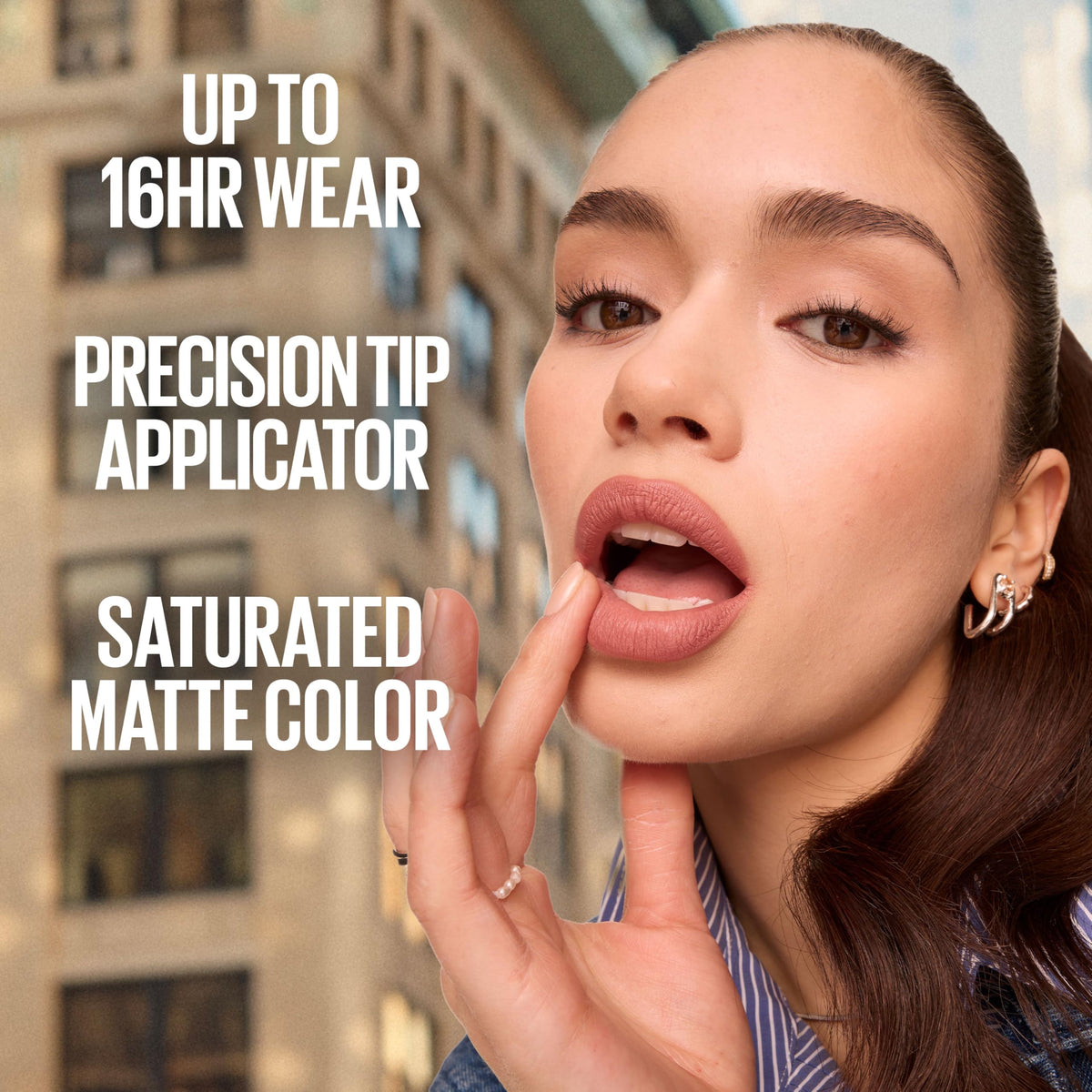 MAYBELLINE Rouge à Lèvres Liquide Super Stay Matte Ink sur une main