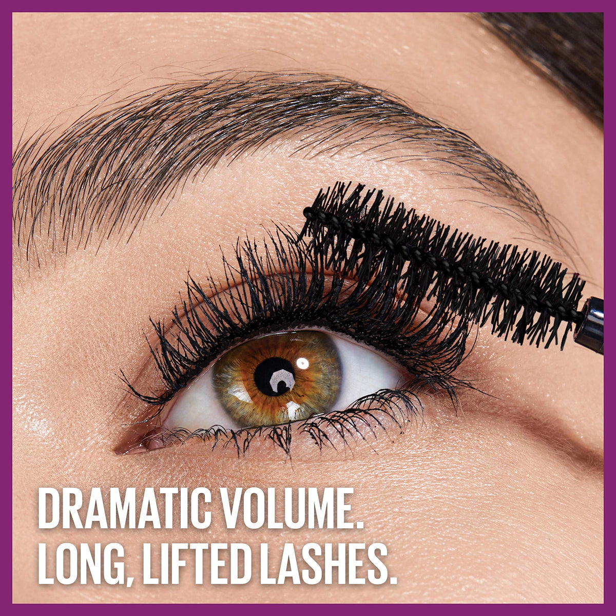 MAYBELLINE The Falsies Lash Lift mascara sur une table