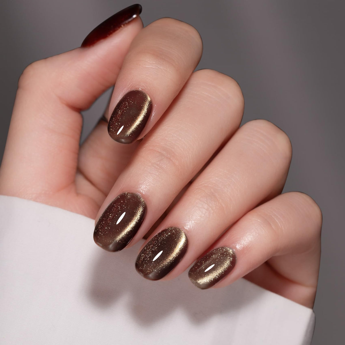 MAYCHAO Vernis Gel 15ML noir holographique en application
