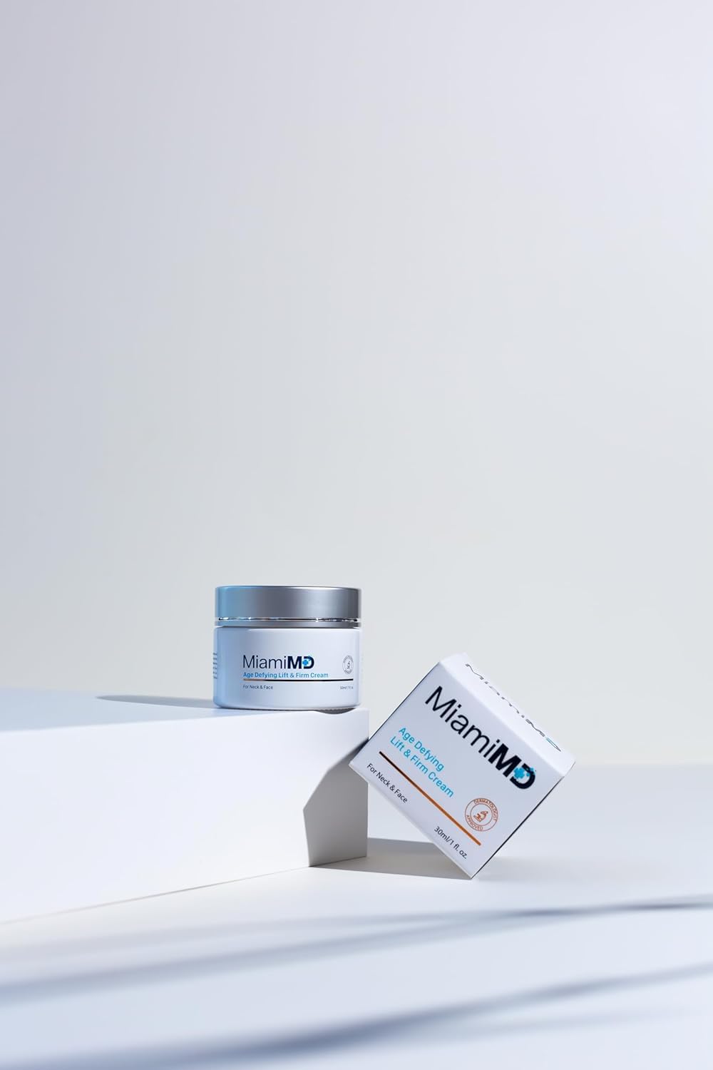 MiamiMD Crème Liftante et Fermeté 50 ml près d'autres produits de soins