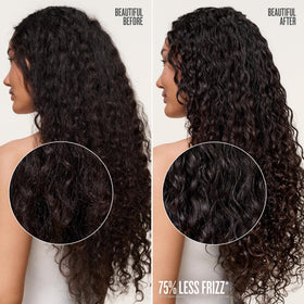 Milky Leave-In Conditioner Sol de Janeiro sur une coiffeuse