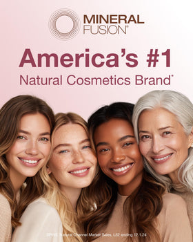 Mineral Fusion Écran Solaire Poudré SPF 30 dans une trousse de maquillage