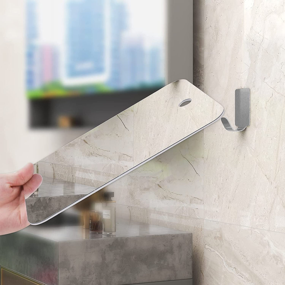 Miroir de douche APHUIME sur surface carrelée