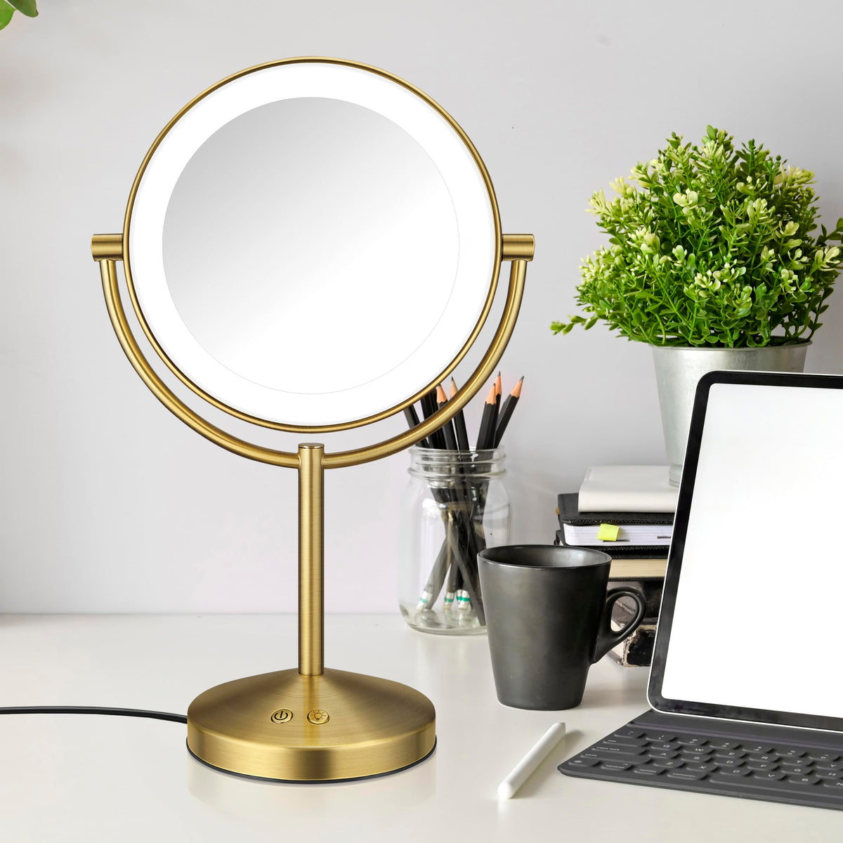 Miroir de maquillage Conair en position rotation 360°