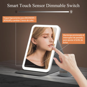 Miroir de maquillage FUNTOUCH sur une table avec éclairage allumé