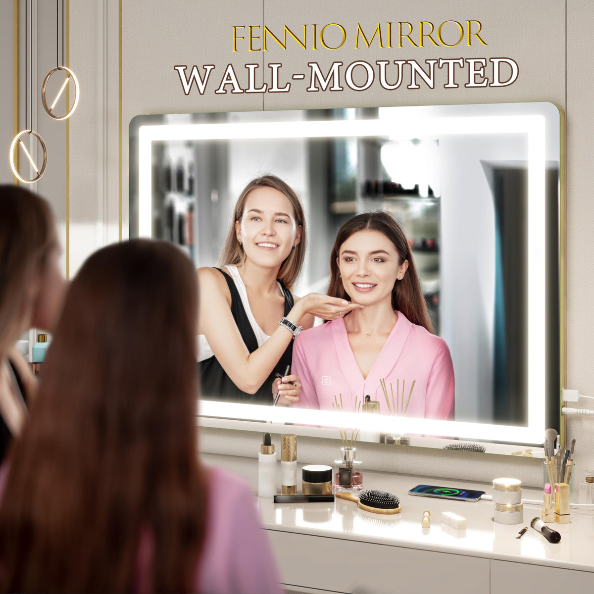 Miroir FENNIO sur une coiffeuse avec accessoires de maquillage