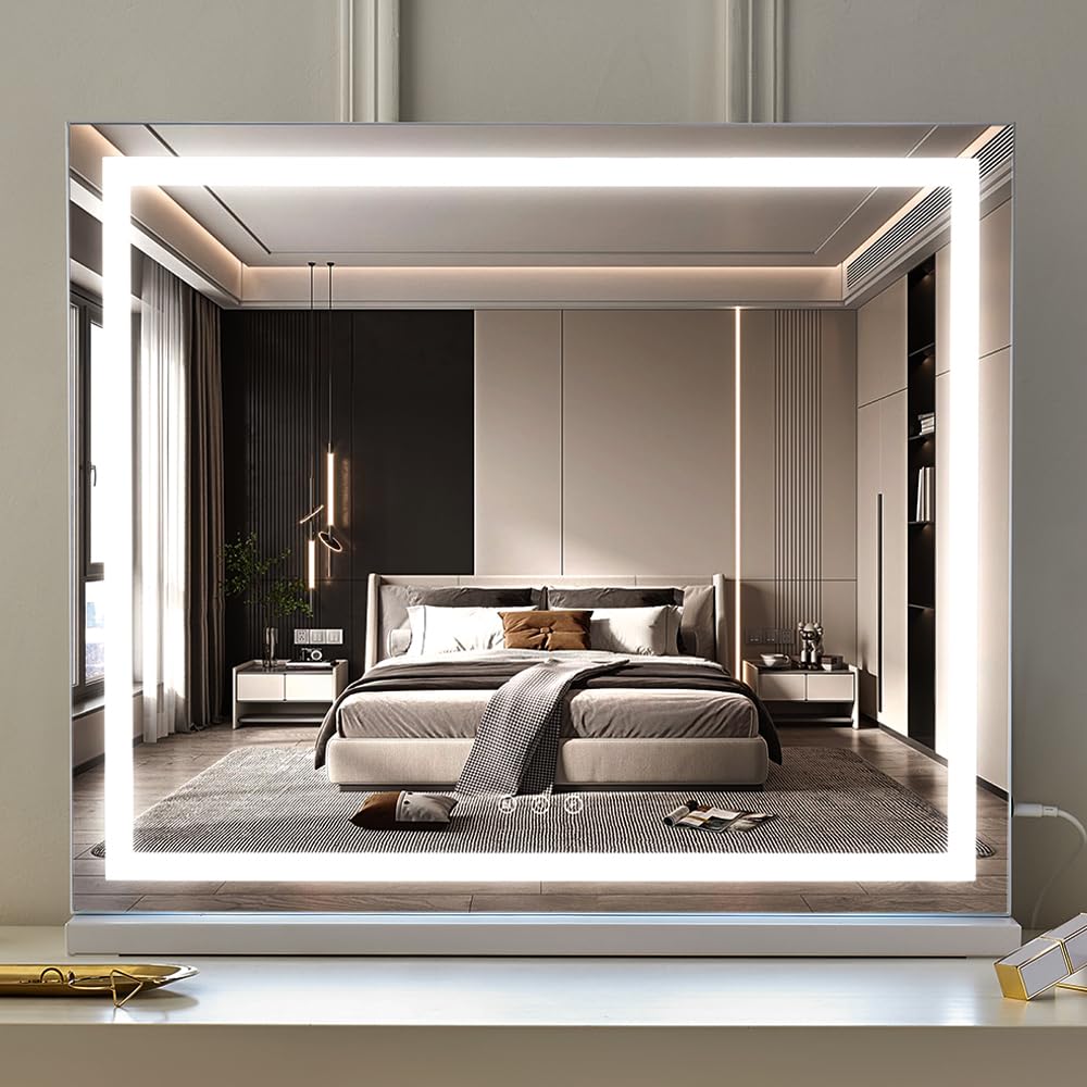 Miroir HIEEY monté au mur avec accessoires visibles
