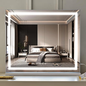 Miroir HIEEY monté au mur avec accessoires visibles
