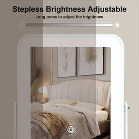 Miroir YEKKOPT avec éclairage LED en utilisation