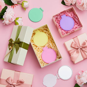 Miroirs compacts Jetec en couleurs assorties, disposition sur une table