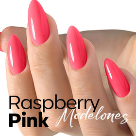 modèle de vernis gel rose framboise avec pinceau