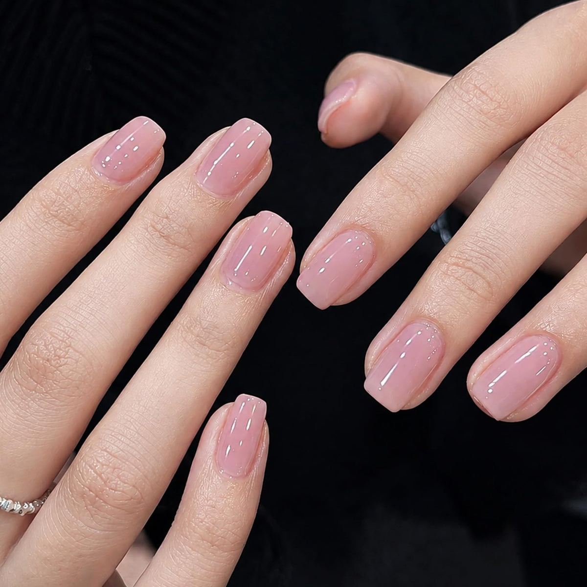 Modelones faux ongles press on roses courts, vue de face