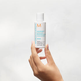 Moroccanoil Après-Shampoing 82g dans une salle de bain